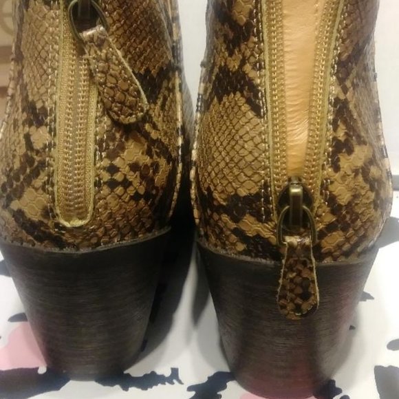Mata Shoes  VALENTINA-2 Booties!  Brown Snakeskin size 7.5 new! - Picture 2 of 5
